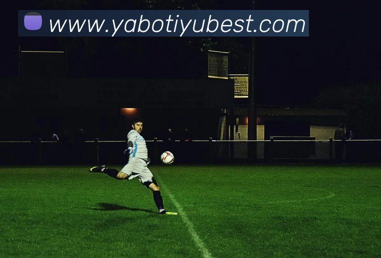 克里斯蒂半场表现低迷六投全失仅凭罚球拿到四分三分球全失手