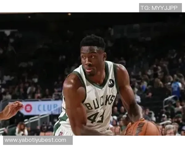 萨尔面对字母哥压力巨大10投5中贡献10分12篮板3助攻表现平平 萨尔面对字母哥压力巨大10投5中贡献10分12篮板3助攻表现平平