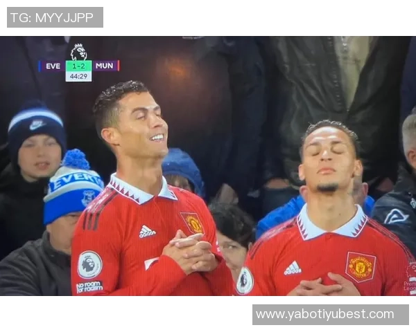 C罗在胜利打入第三球后与对方门将互动和解引发热议